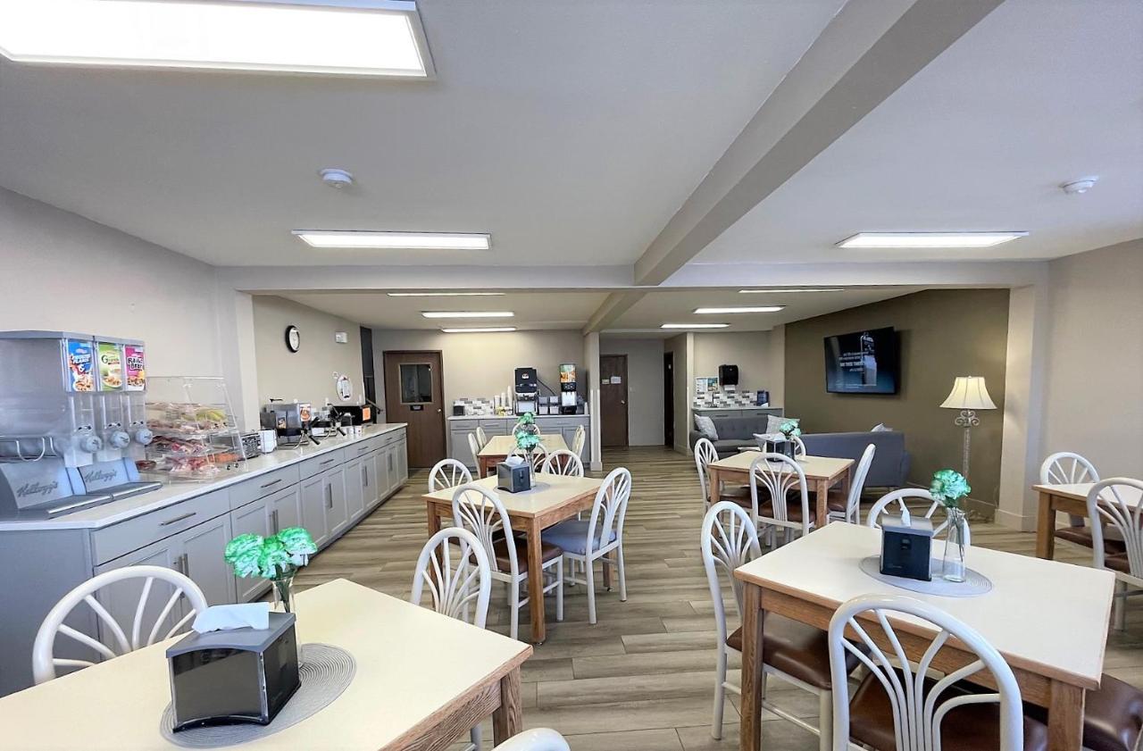 Motel Super 8 By Wyndham Butte Mt Esterno foto
