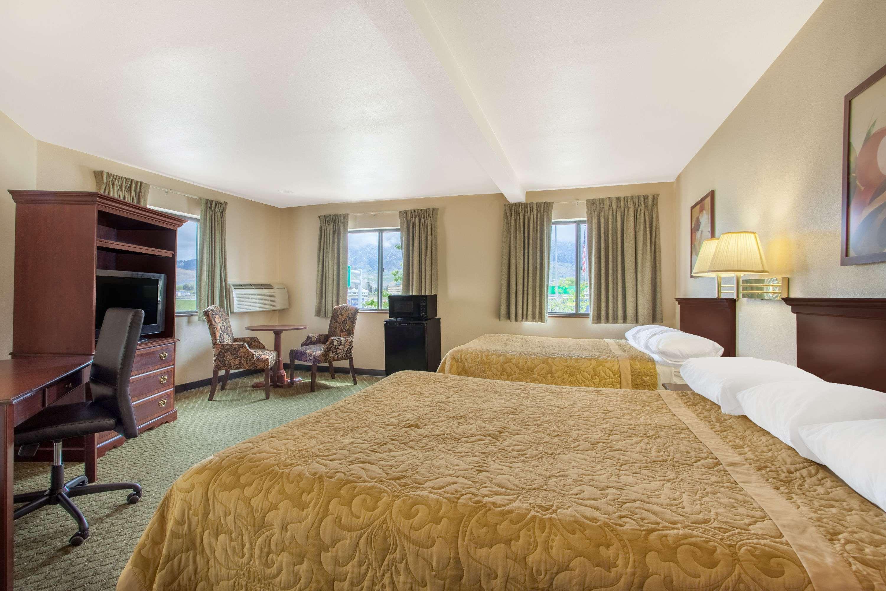 Motel Super 8 By Wyndham Butte Mt Esterno foto