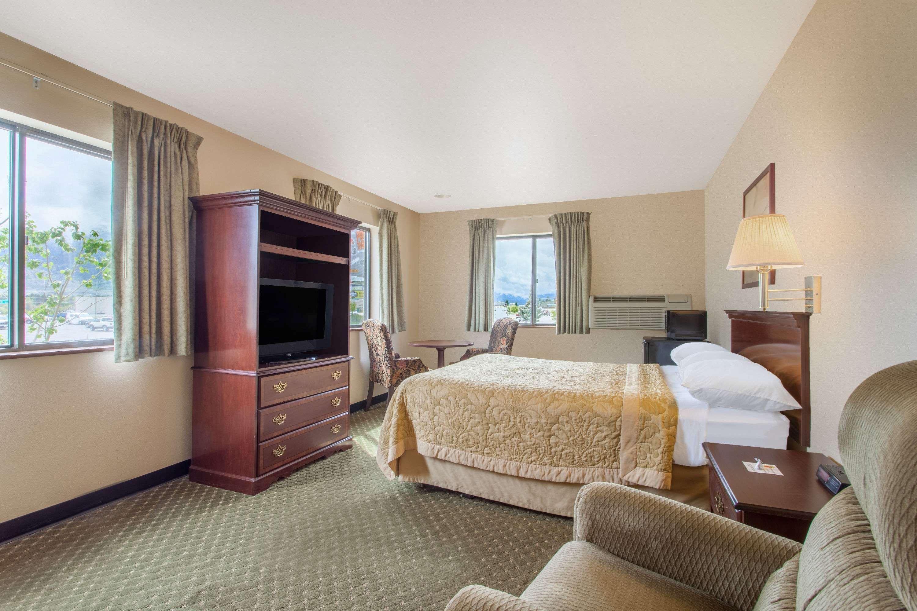 Motel Super 8 By Wyndham Butte Mt Esterno foto