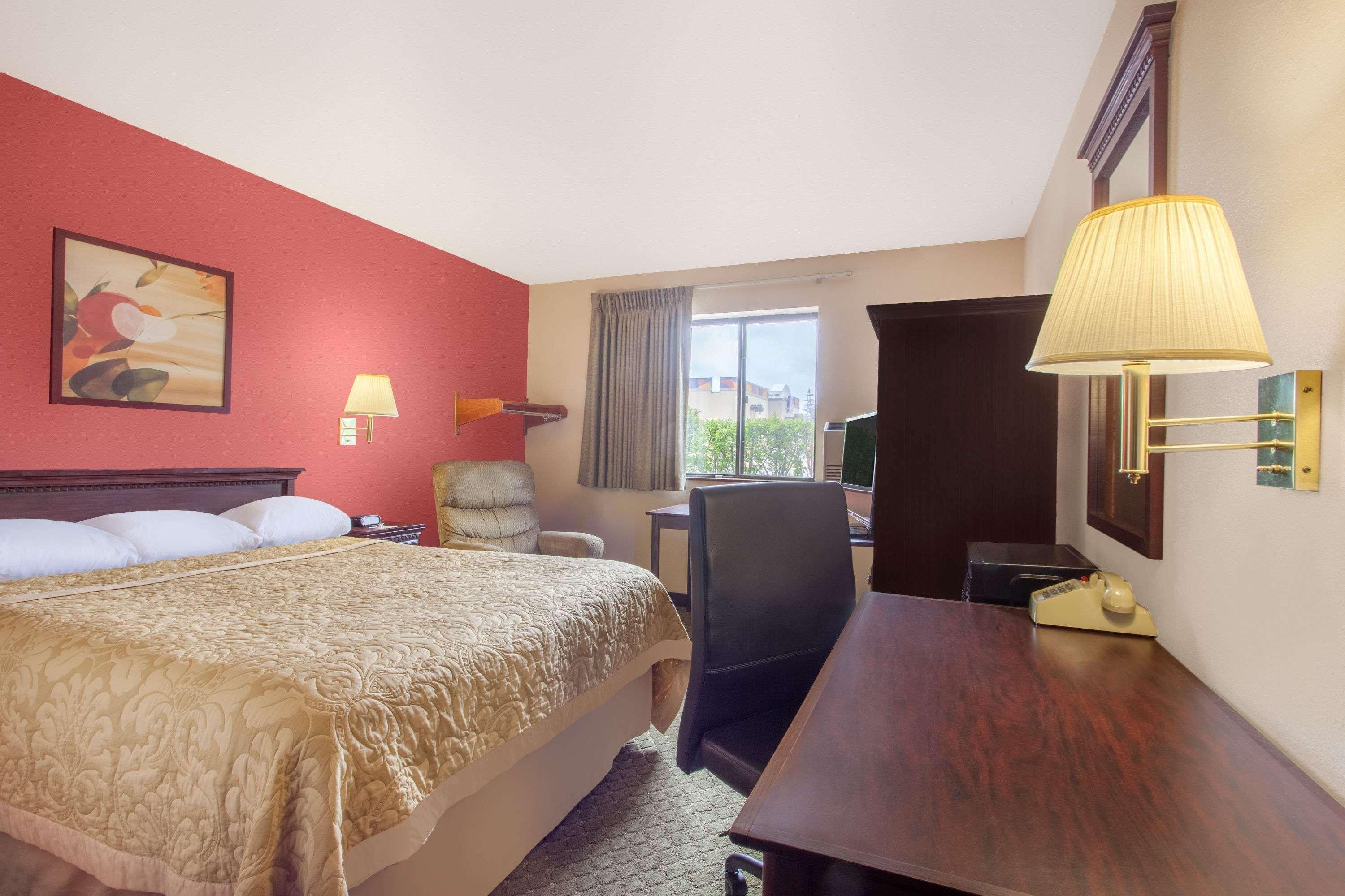 Motel Super 8 By Wyndham Butte Mt Esterno foto