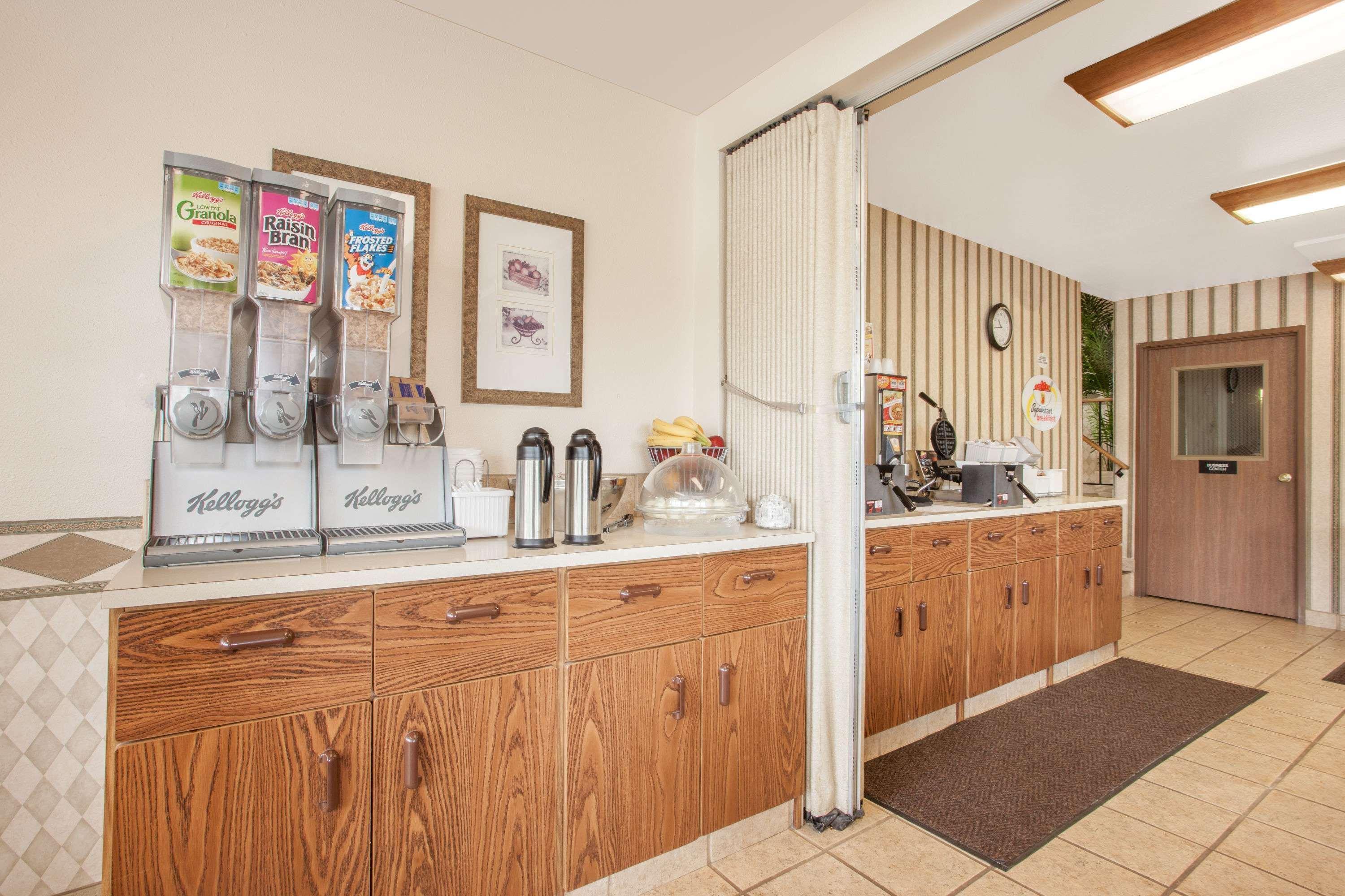 Motel Super 8 By Wyndham Butte Mt Esterno foto