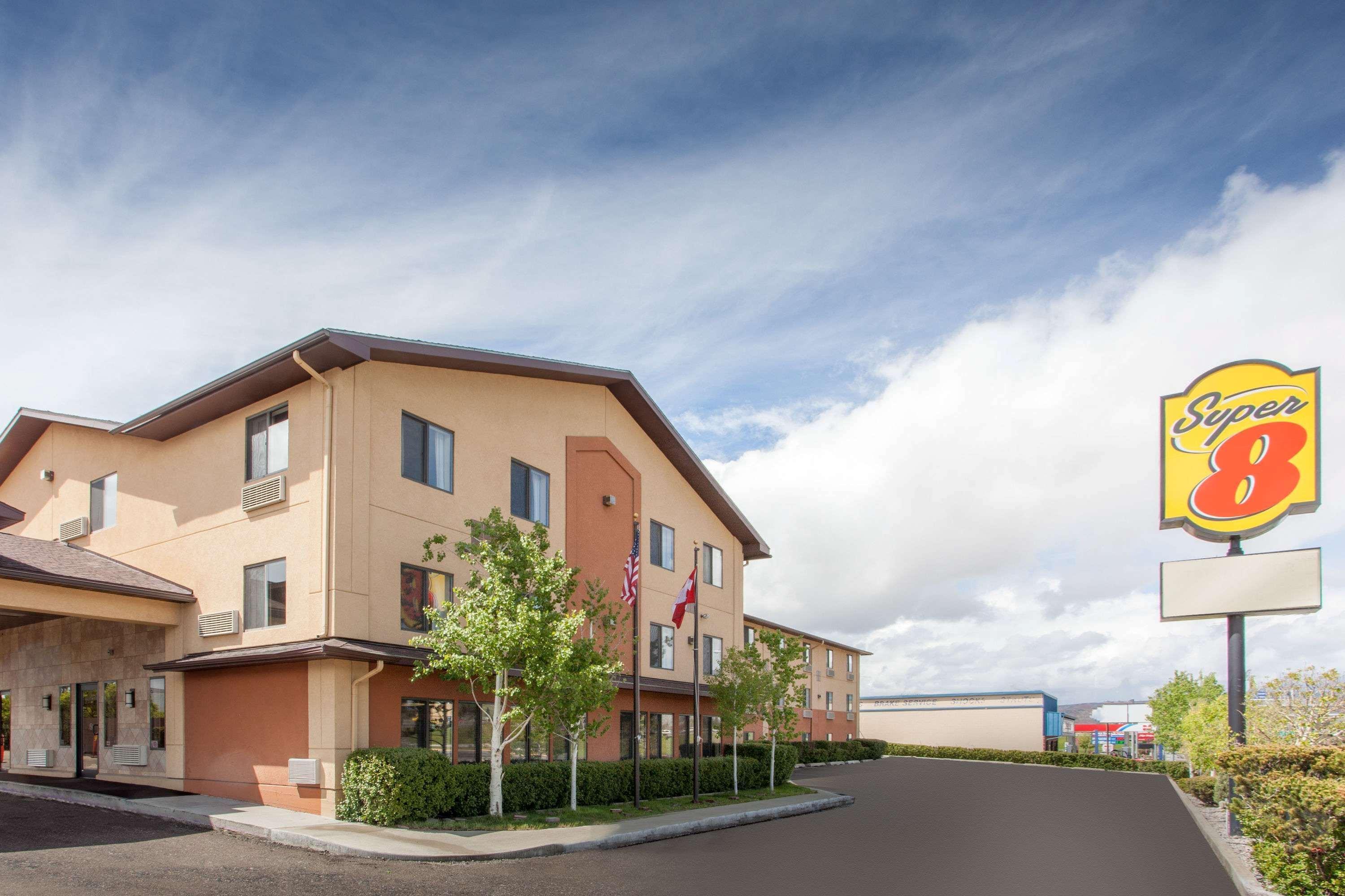 Motel Super 8 By Wyndham Butte Mt Esterno foto
