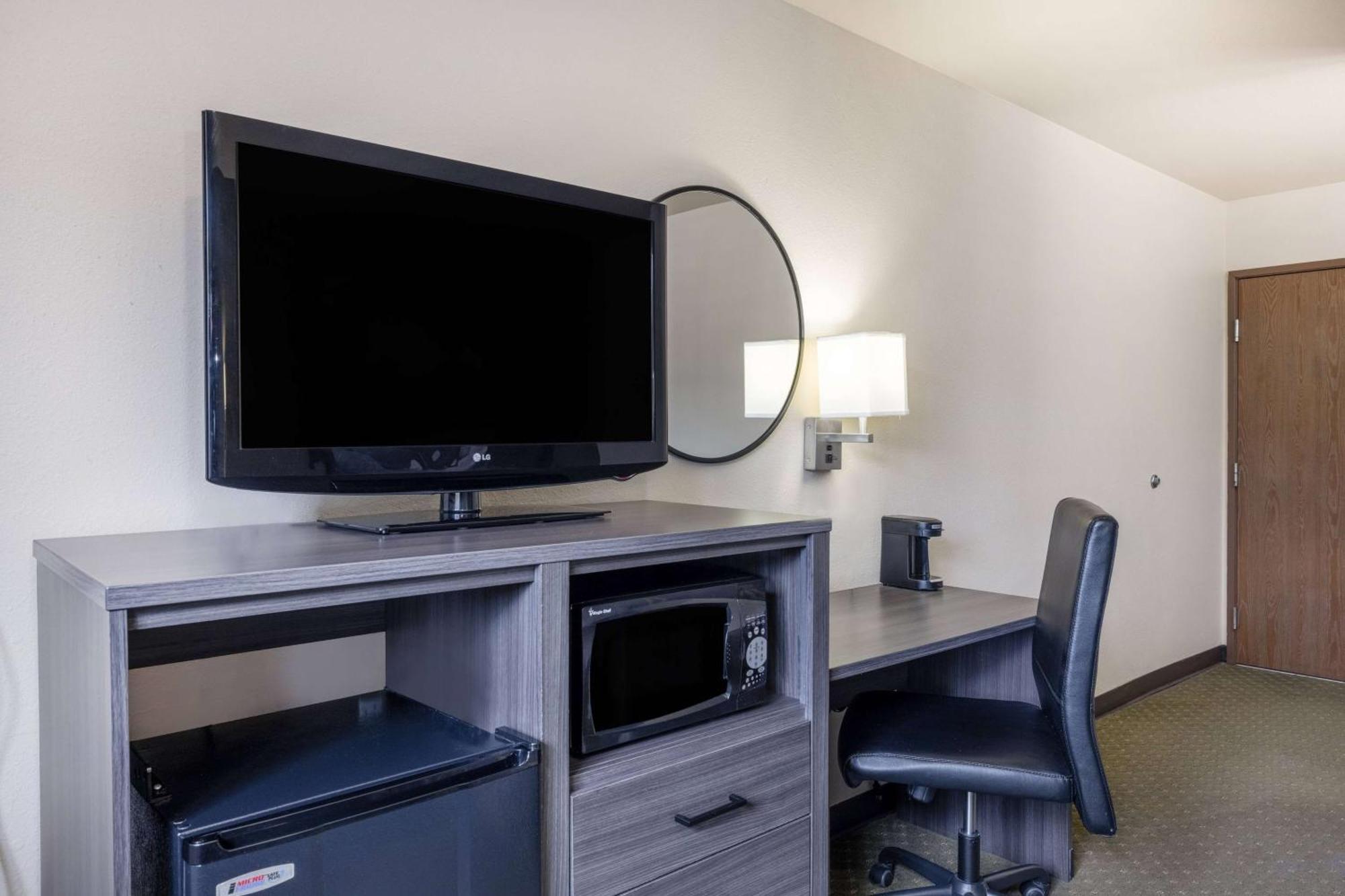 Motel Super 8 By Wyndham Butte Mt Esterno foto