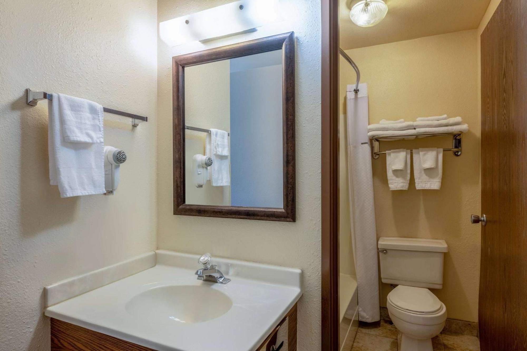 Motel Super 8 By Wyndham Butte Mt Esterno foto